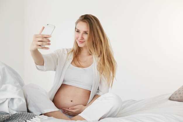 Когда начинаются первые ики в утробе?